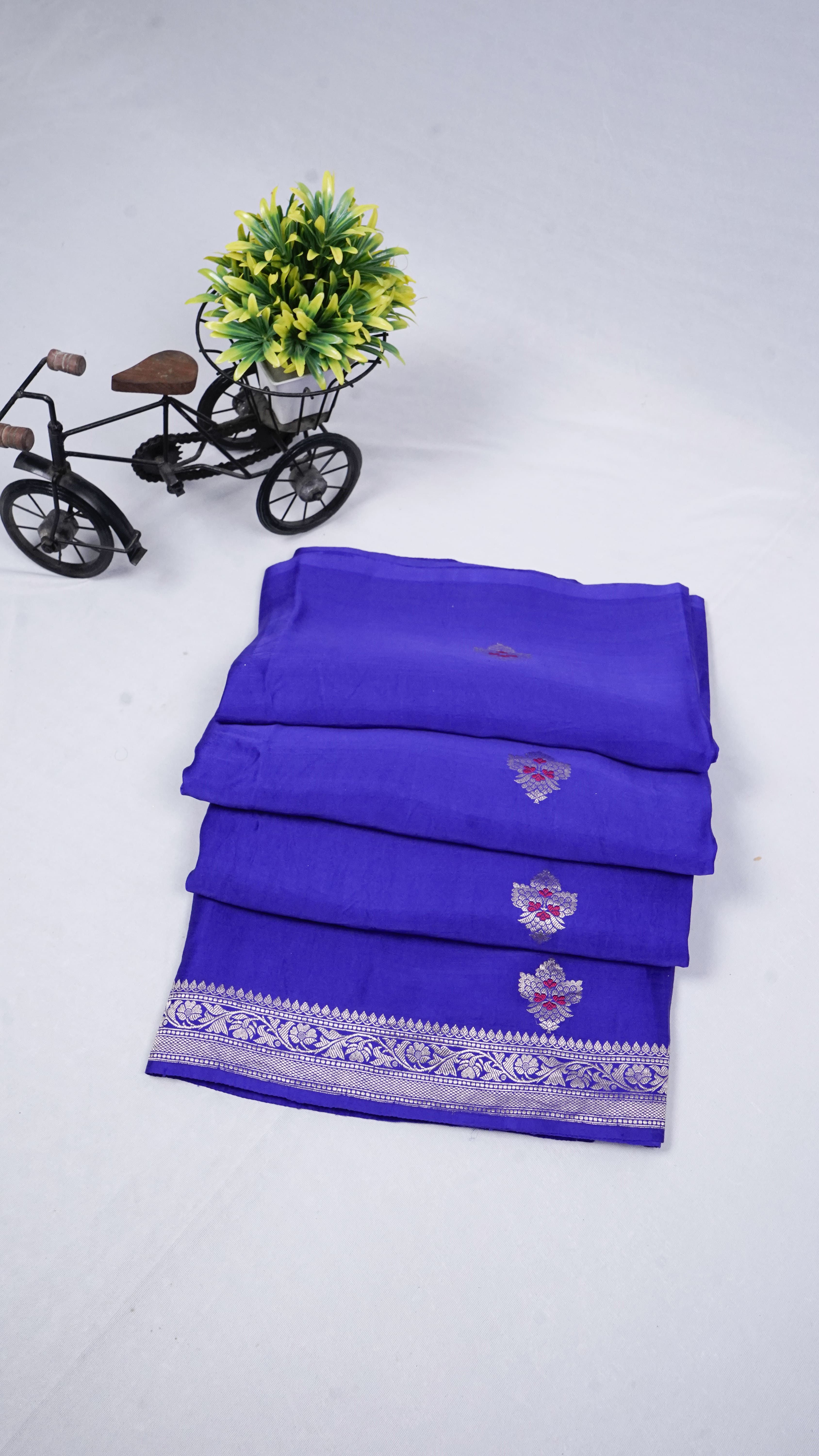 Pure Banarasi Handloom Katan Mashru Kadhwa Boota Saree