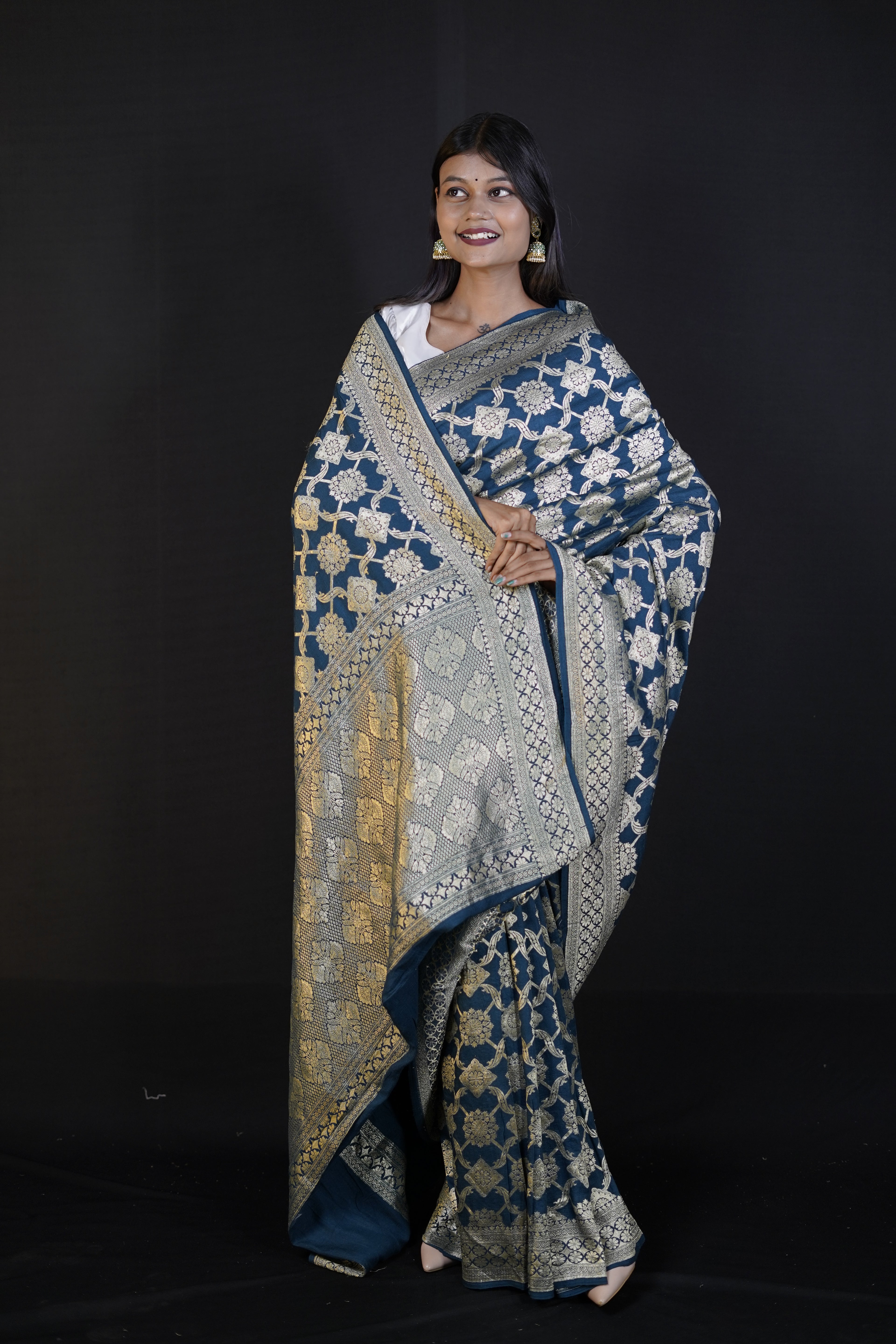 Pure Banarasi Handloom Moonga Georgette Saree