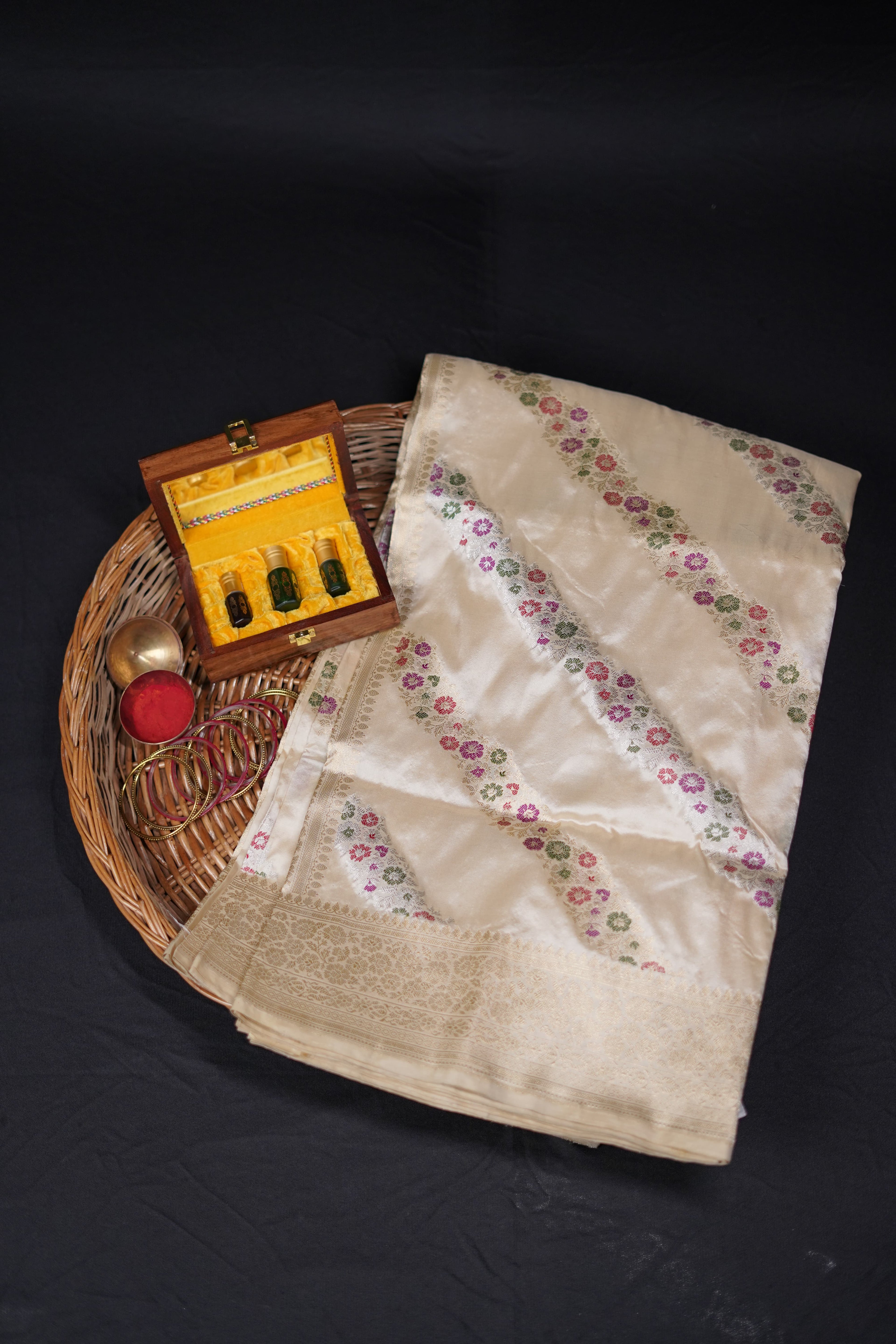 Pure Banarasi Handloom Katan Meenakari Jangla Saree