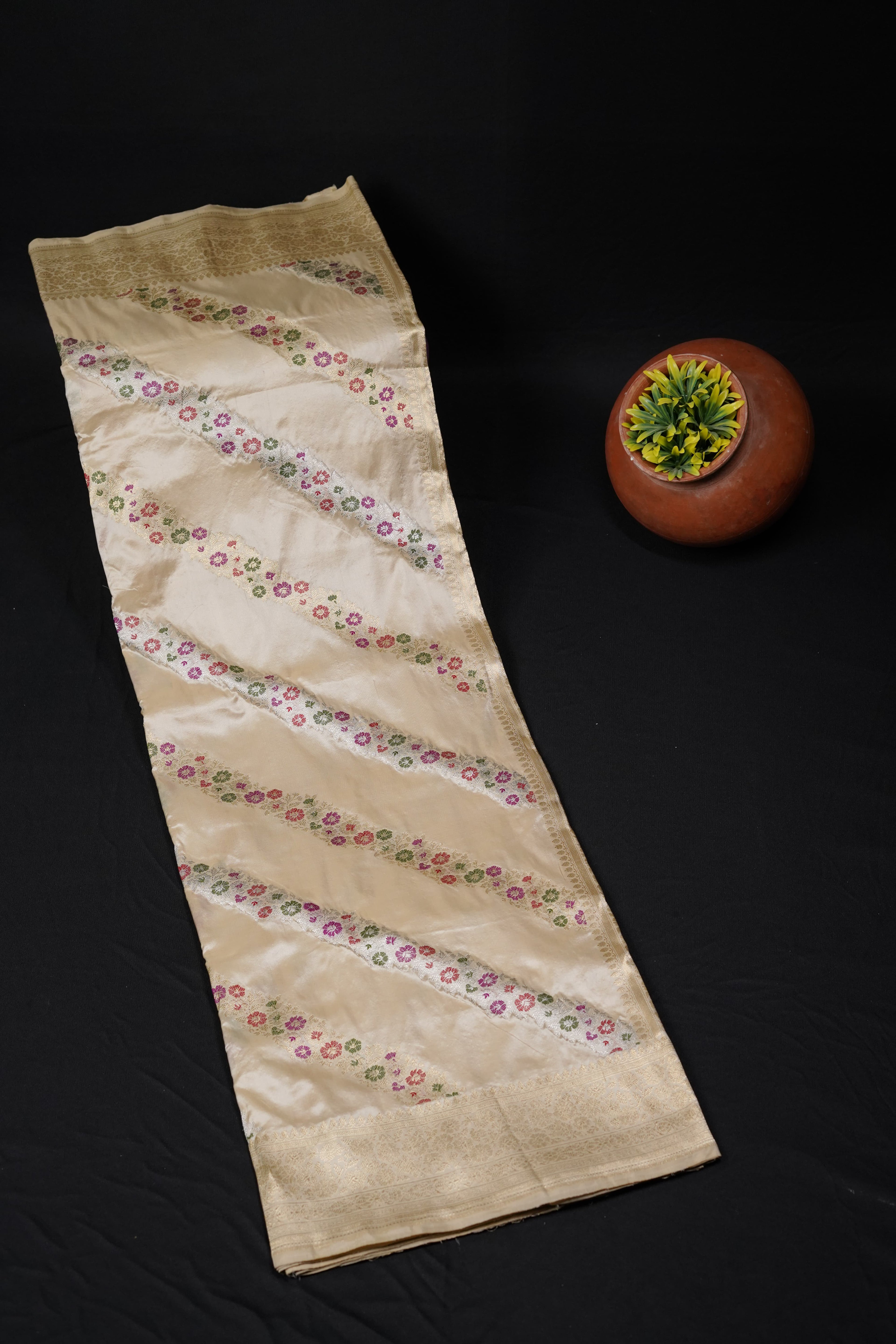 Pure Banarasi Handloom Katan Meenakari Jangla Saree