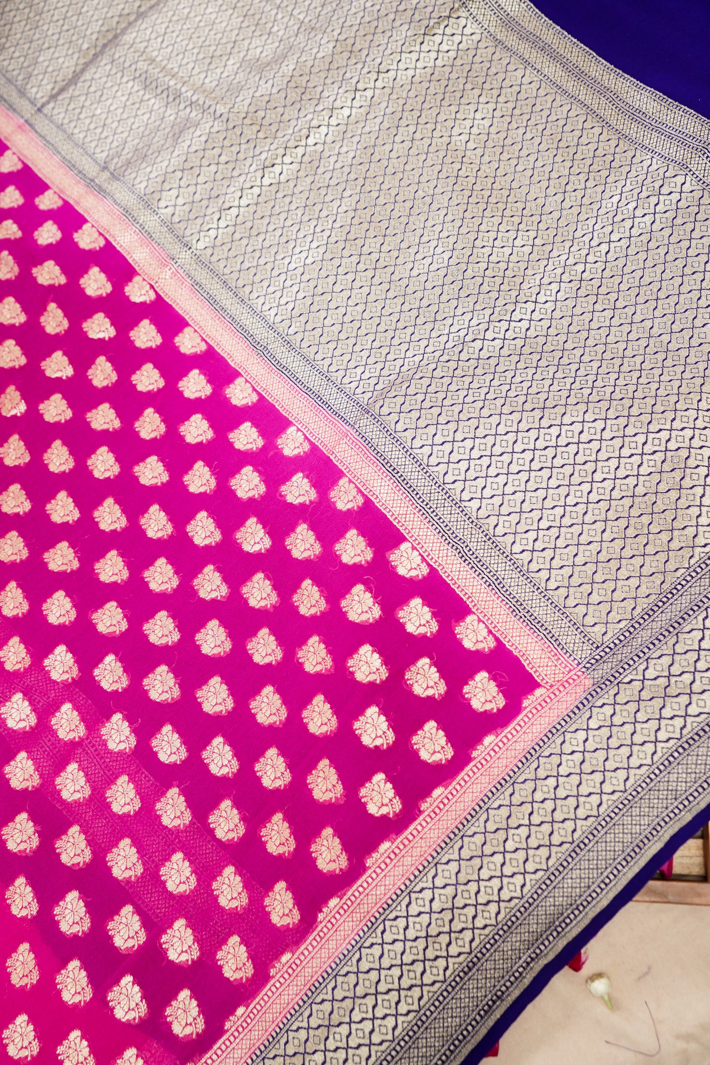 Pure Banarasi Handloom Khaddi Georgette Neemzari Buti Saree