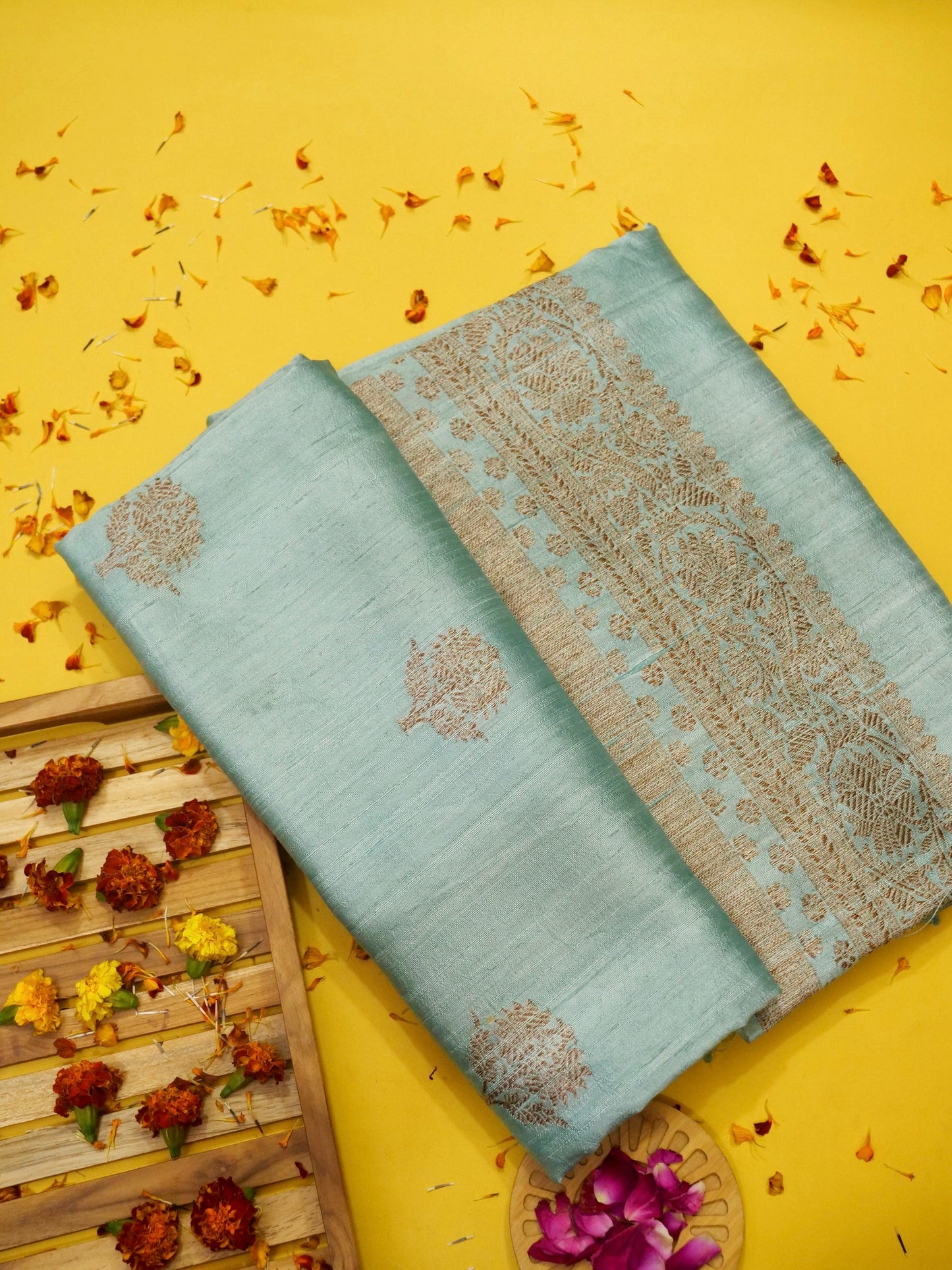 Pure Banarasi Handloom Matka Silk Kadhwa Boota Saree