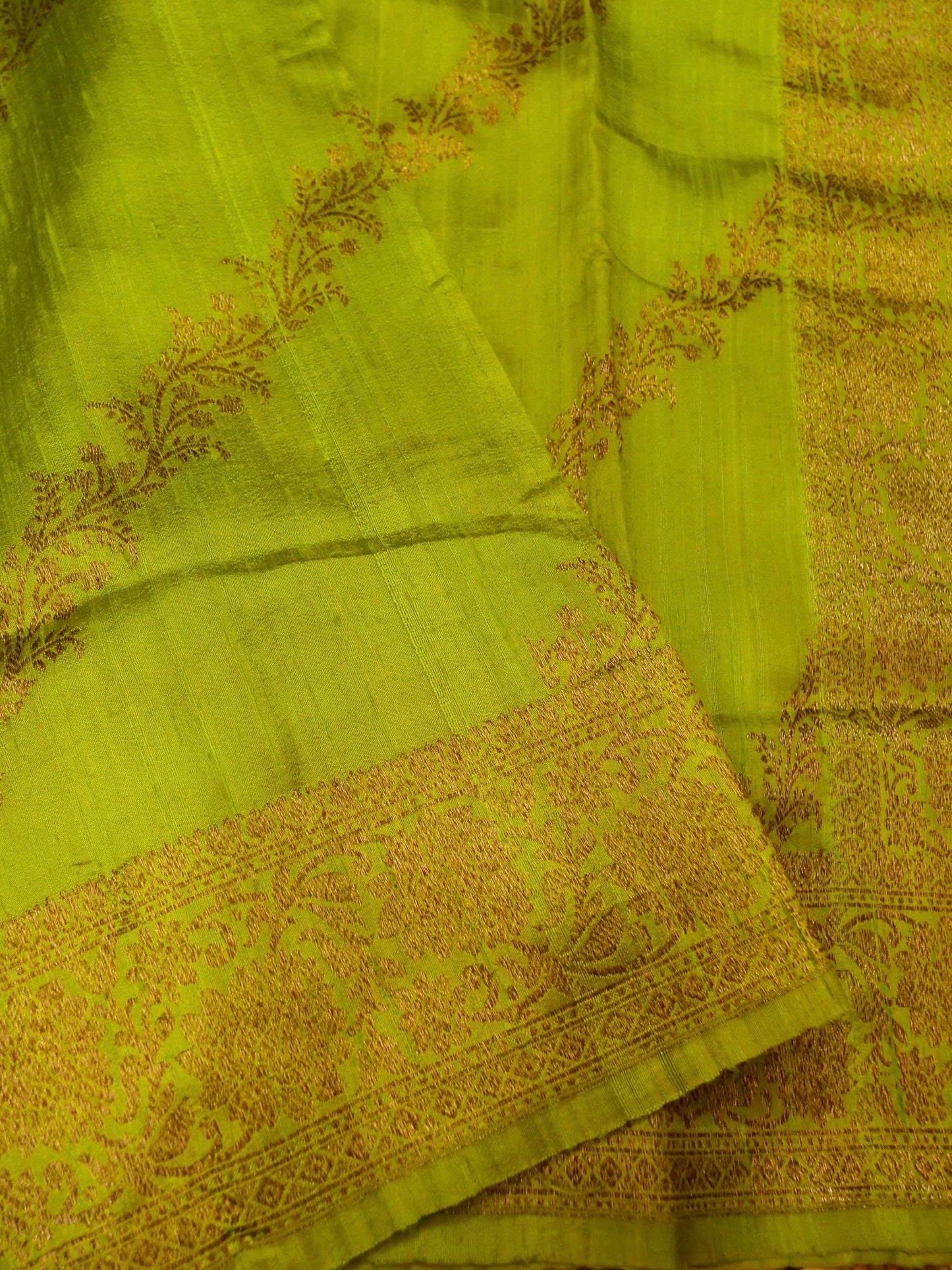 Pure Banarasi Handloom Matka Silk Kadhwa Saree