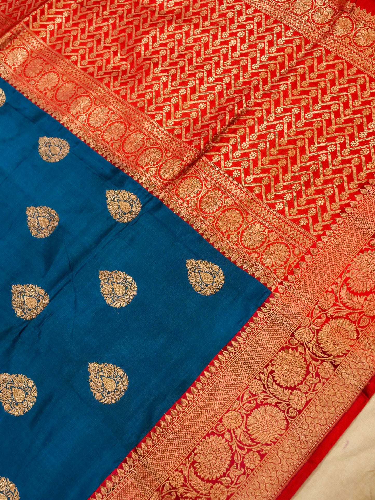 Pure Banarasi Handloom Katan Traditional Boota Saree