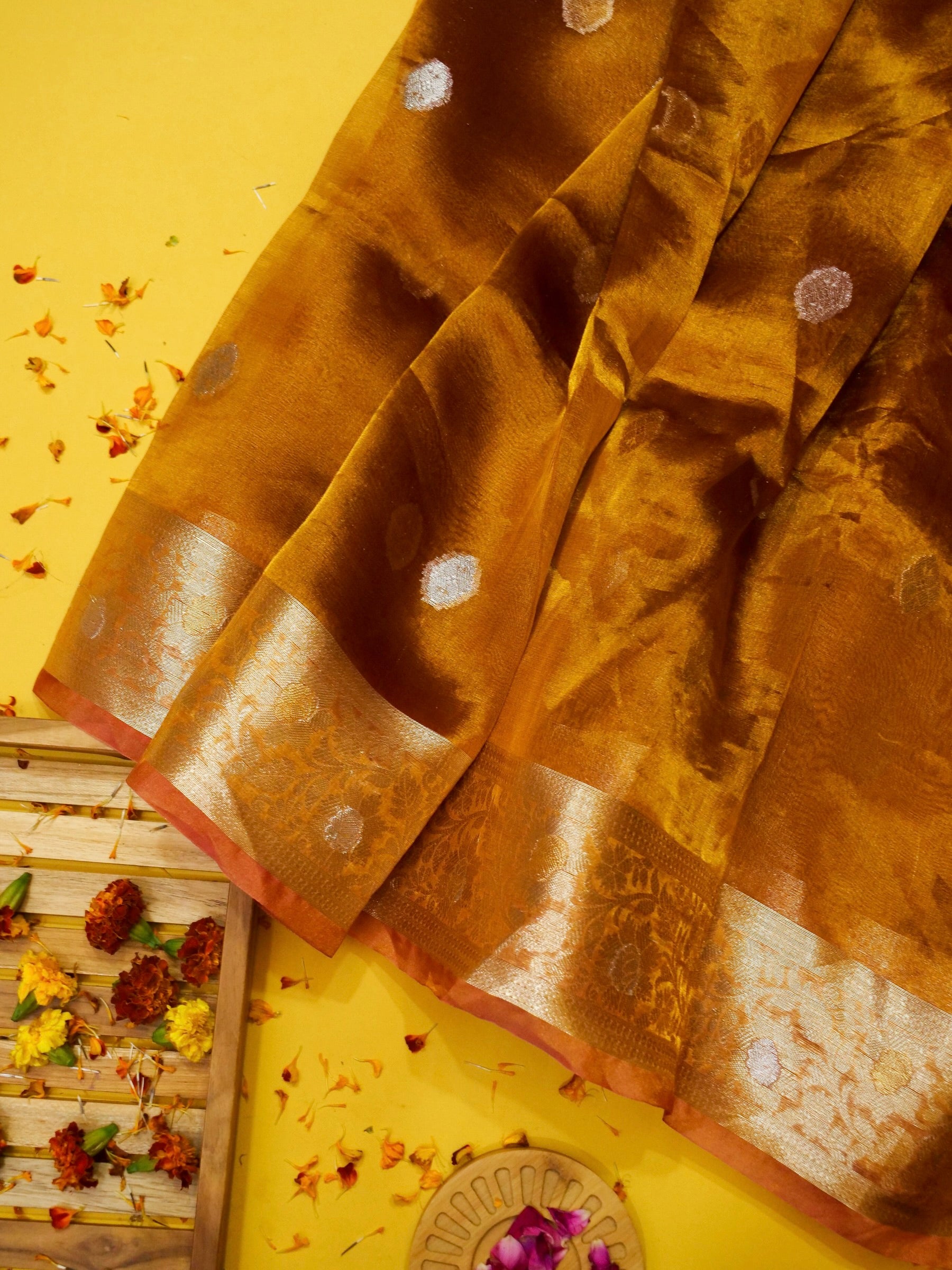 Pure Banarasi Handloom Tissue Cutwork Saree