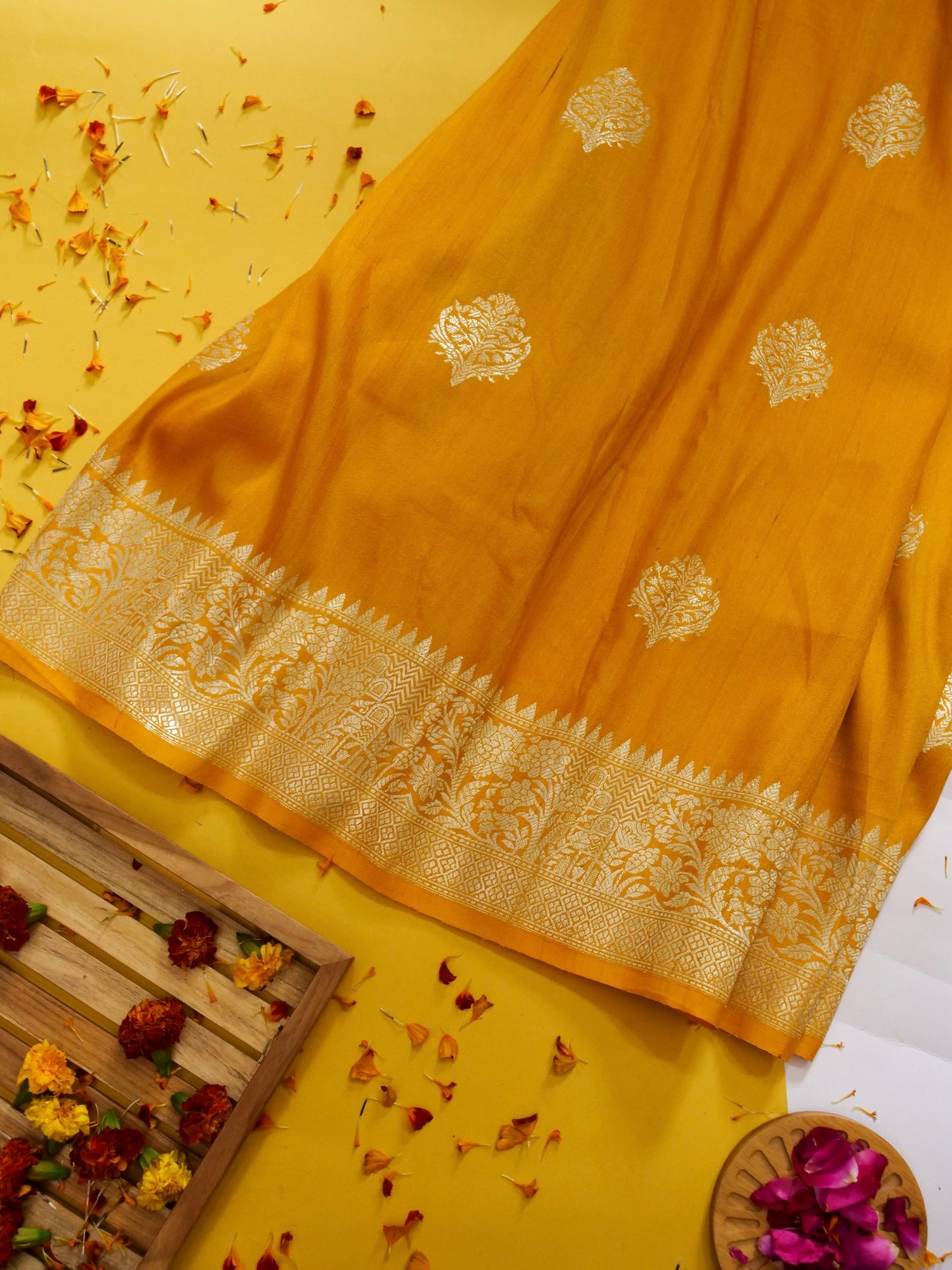 Pure Banarasi Handloom Georgette Desi Tussar Boota Saree