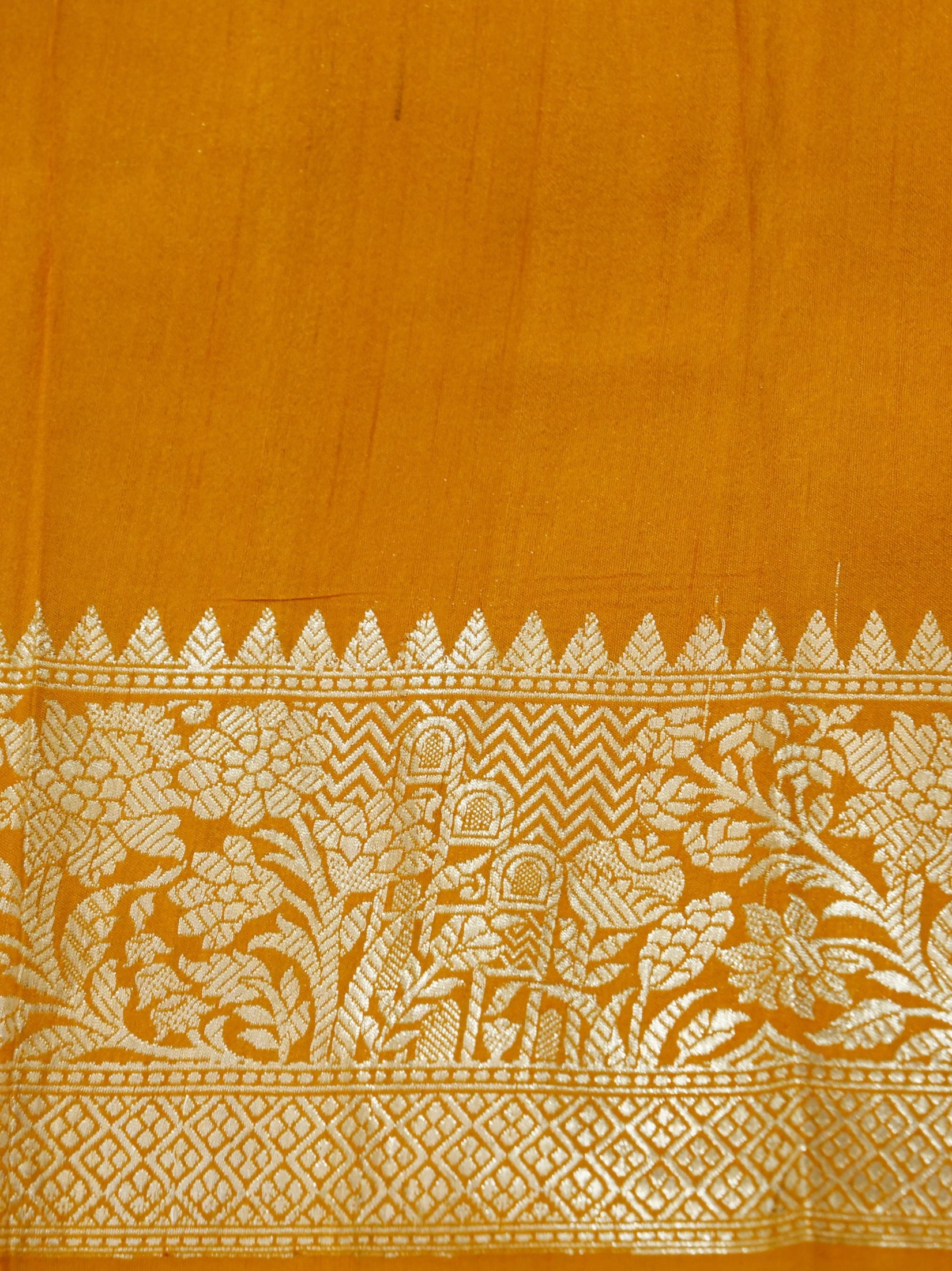Pure Banarasi Handloom Georgette Desi Tussar Boota Saree