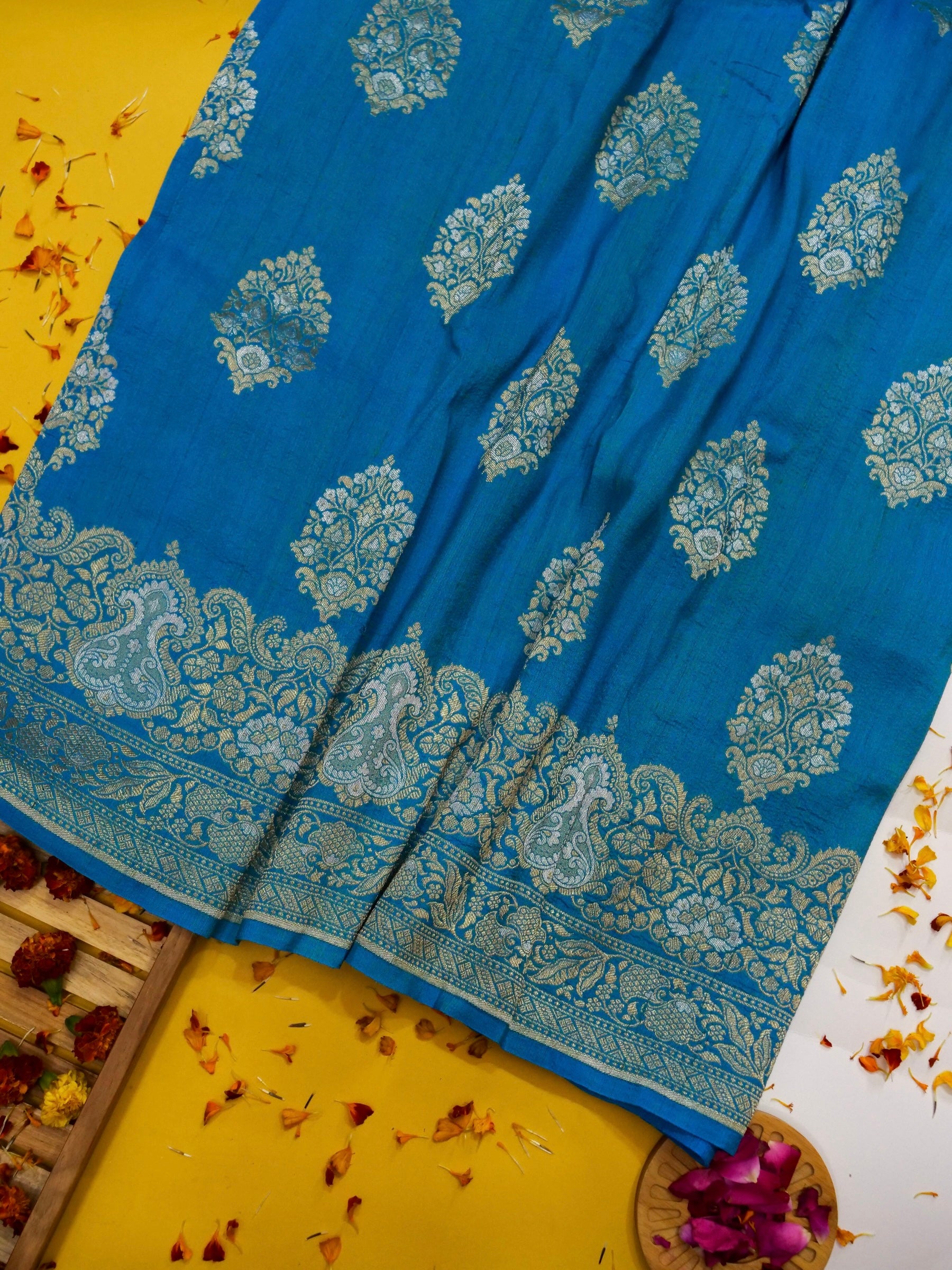 Pure Banarasi Handloom Georgette Desi Tussar Designer Boota Saree