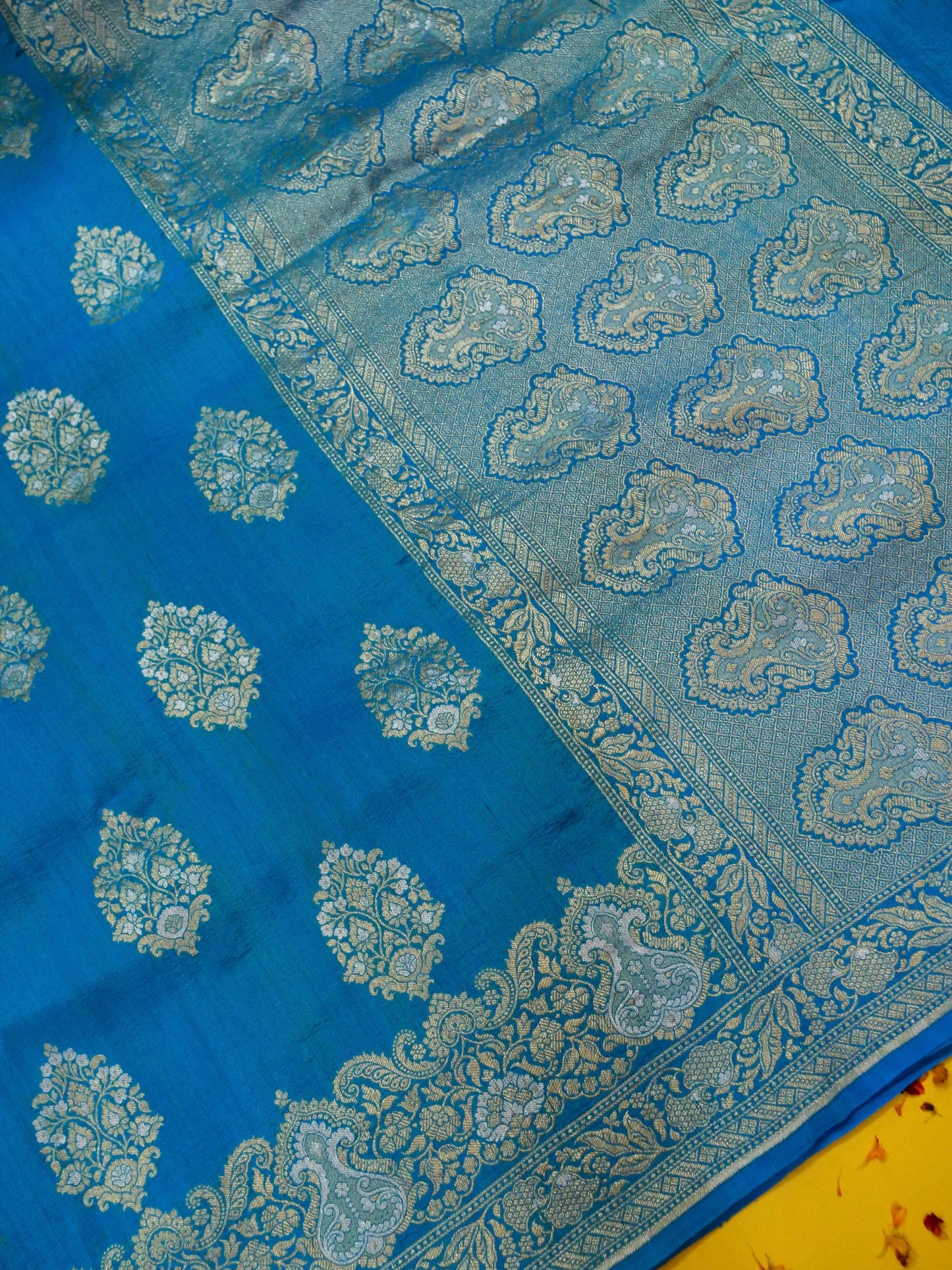 Pure Banarasi Handloom Georgette Desi Tussar Designer Boota Saree