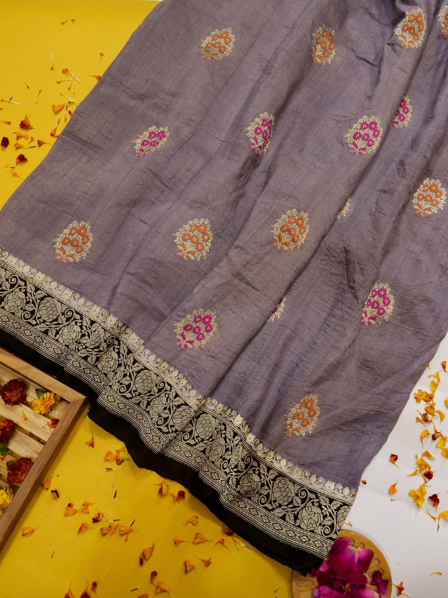 Pure Banarasi Handloom Georgette Desi Tussar Tilfi Boota Saree