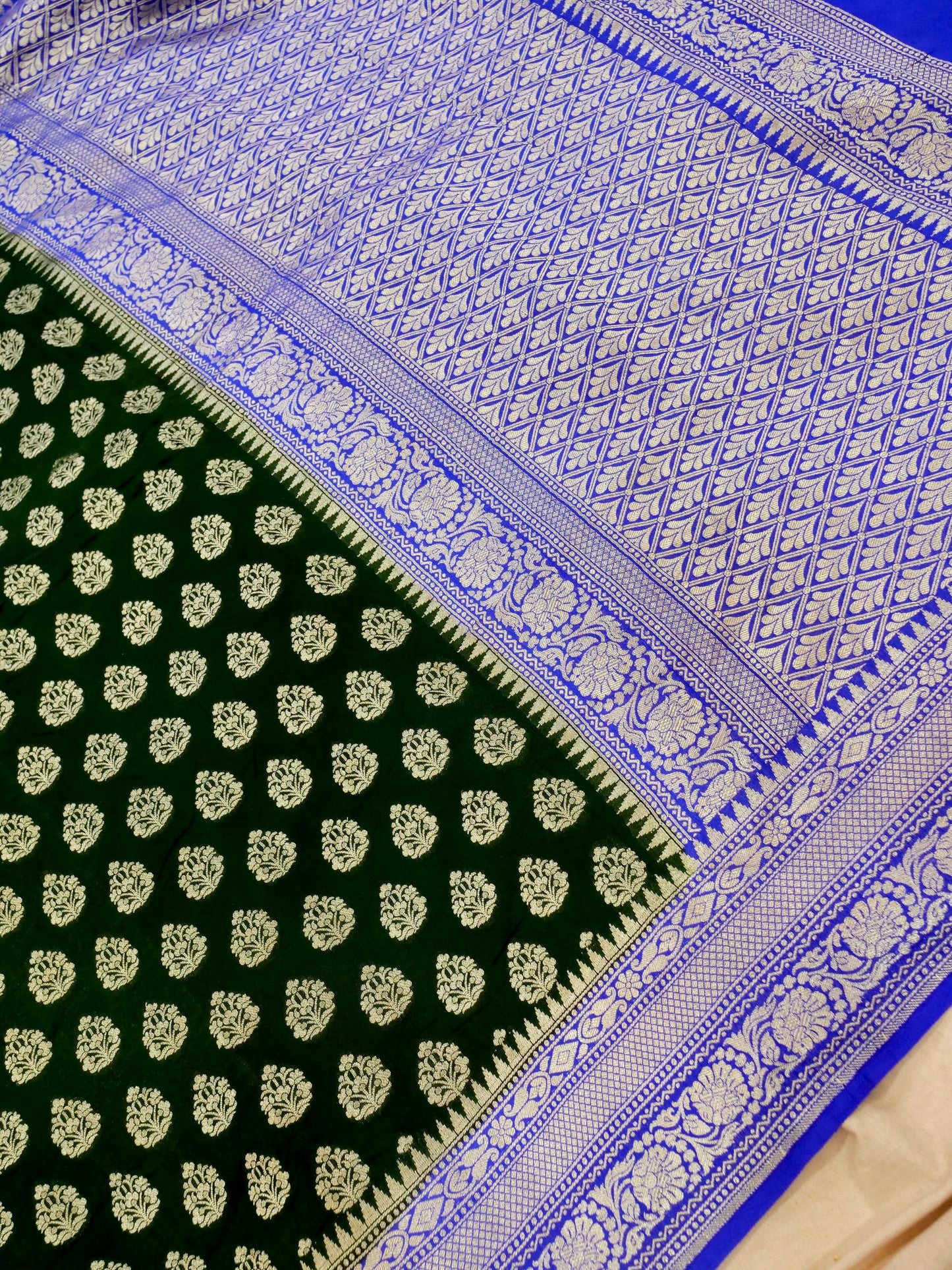 Pure Banarasi Handloom Moonga Georgette Boota Saree