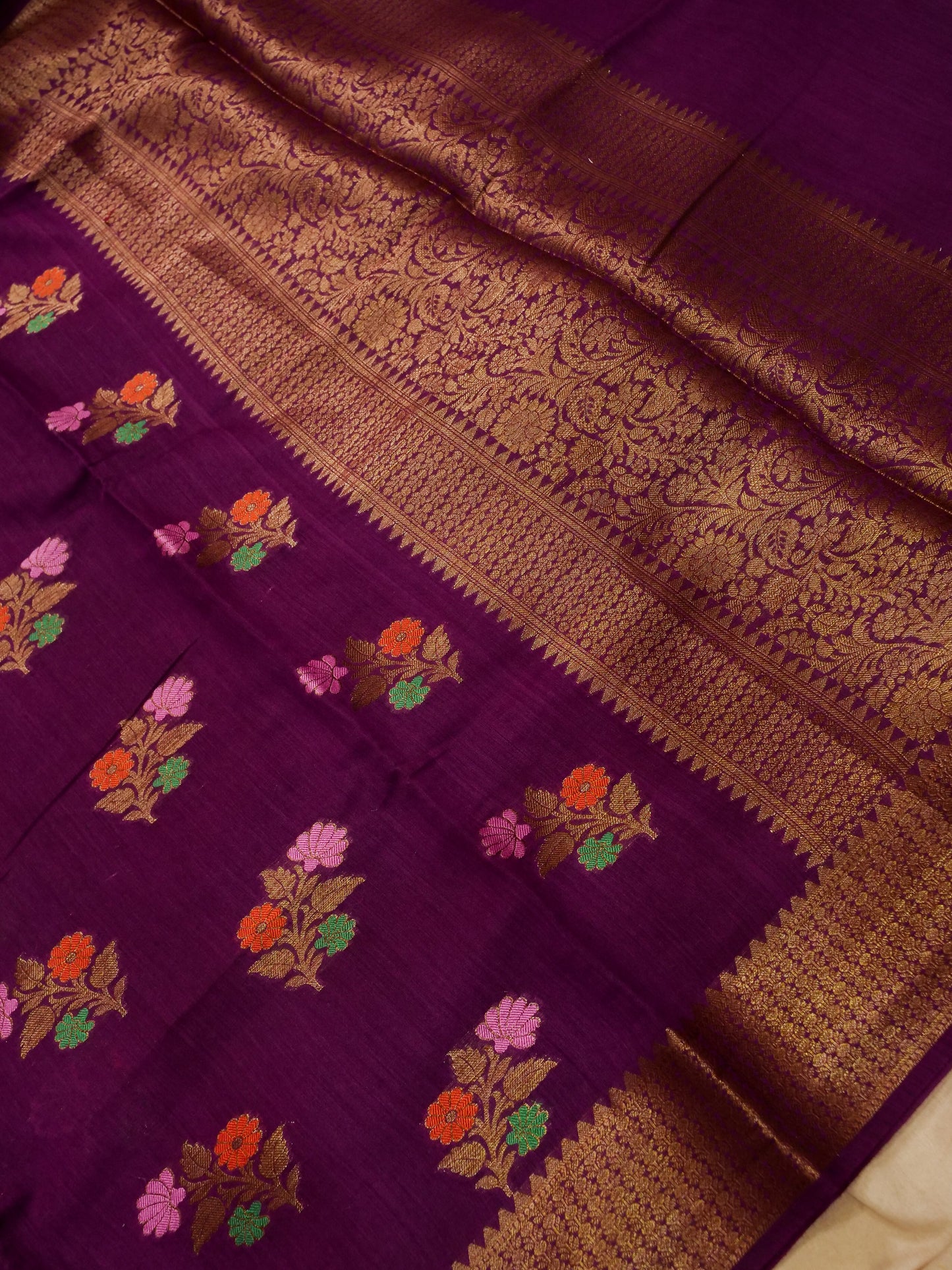 Pure Banarasi Powerloom Moonga Boota Saree