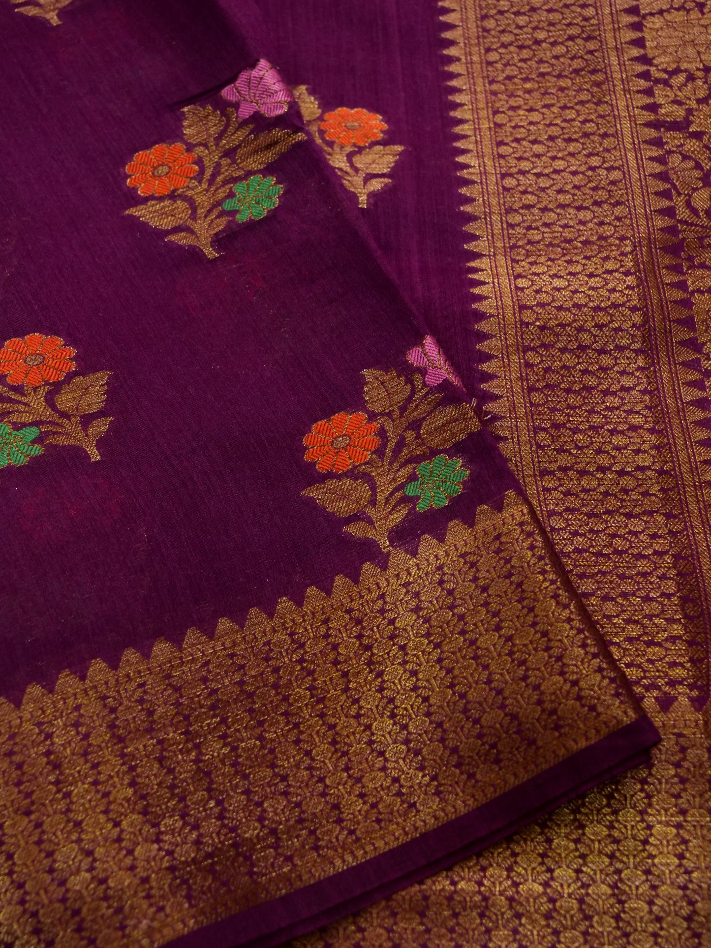 Pure Banarasi Powerloom Moonga Boota Saree