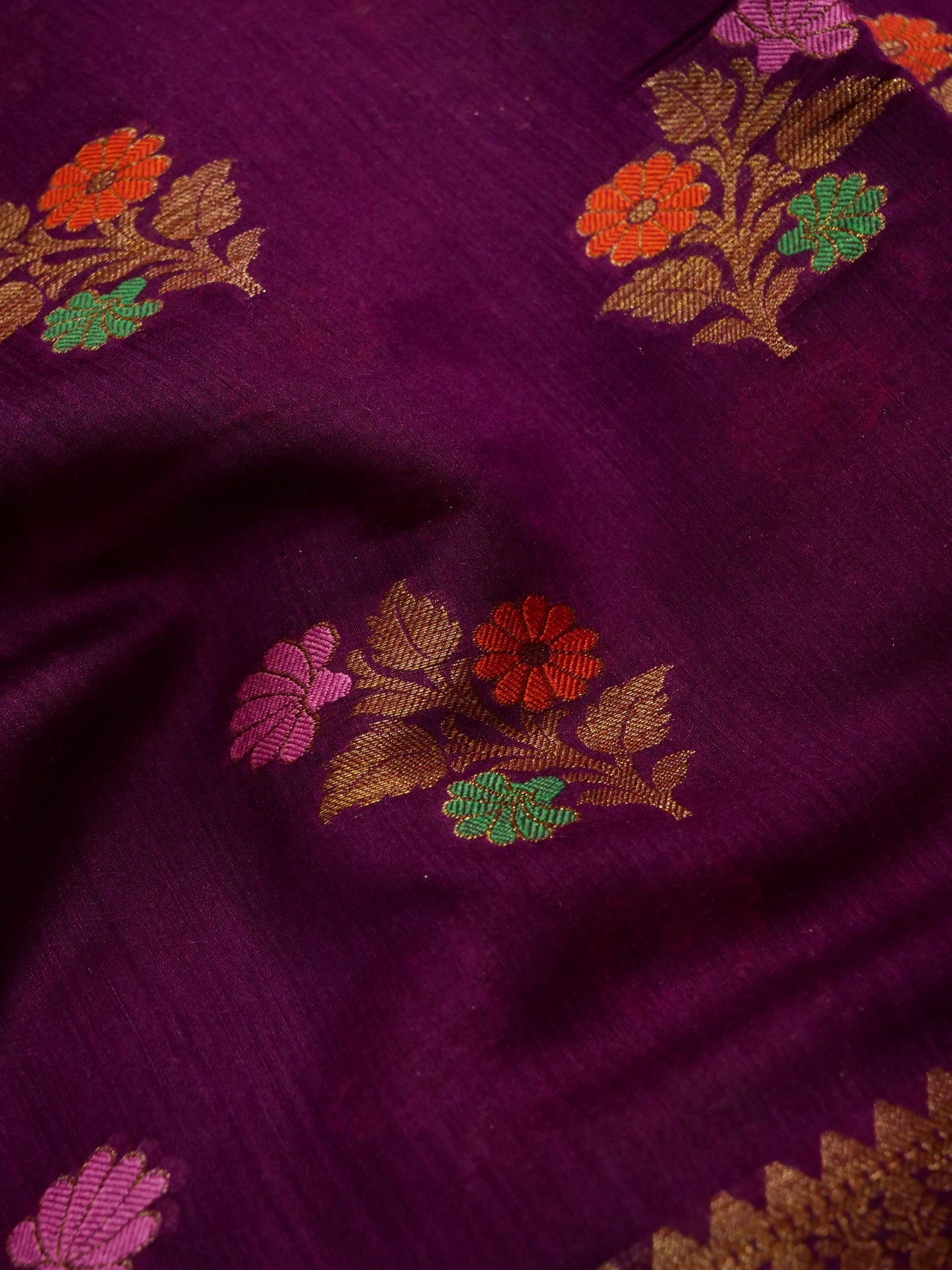 Pure Banarasi Powerloom Moonga Boota Saree